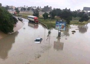 بالصور .. طرابلس تغرق وشركة المياه والصرف الصحي تكتفي بالقول "حوالينا لا علينا"