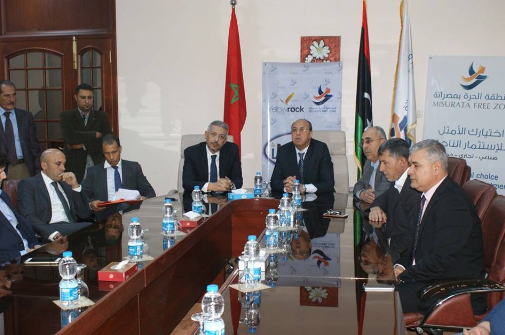 بلدي البيضاء يُسلم أدوات سلامة لشركة المياه