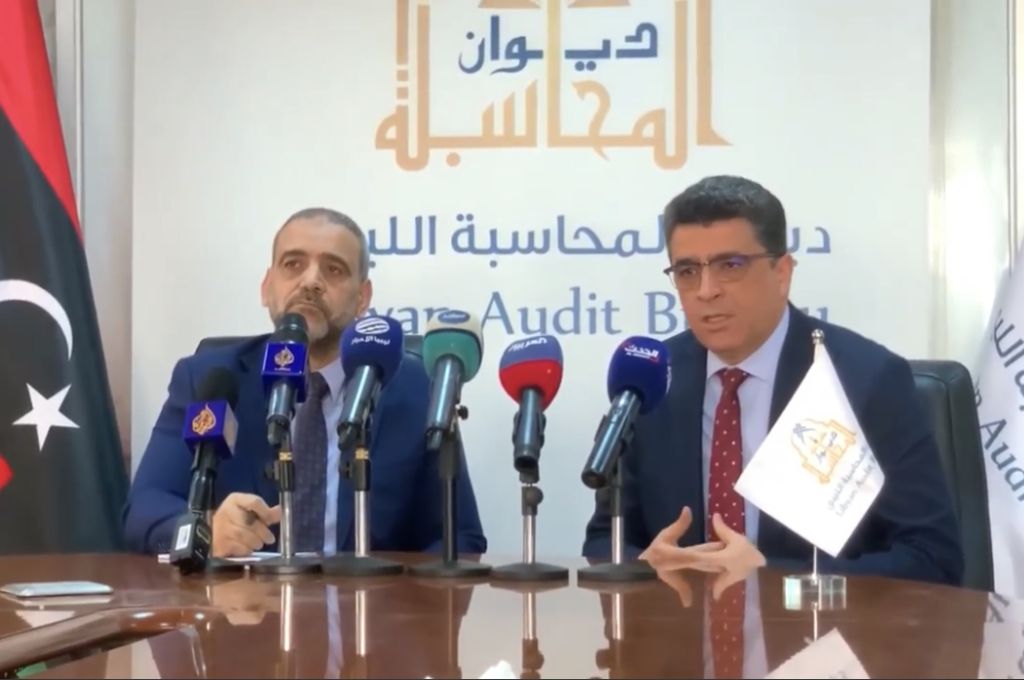 خاص.. فريق السيولة بالمركزي يفصح لصدى عن تسليم فروع التجاري بالجبل الغربي 26 مليون