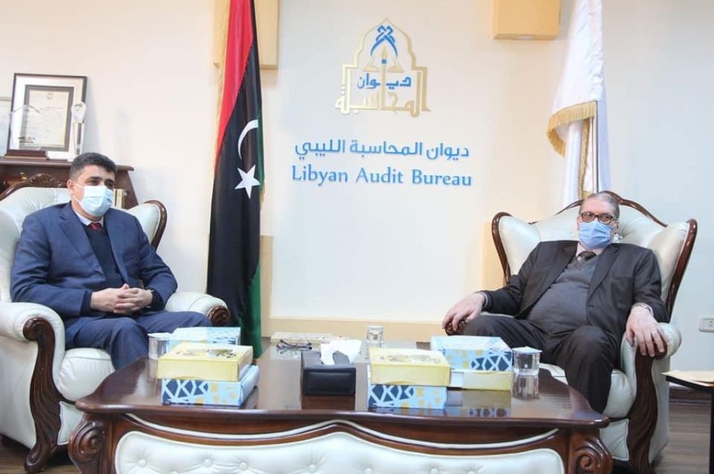 شكشك يعقد اجتماعاً مع رئيس إدارة القضايا بديوان المحاسبة وعددًا من المختصين