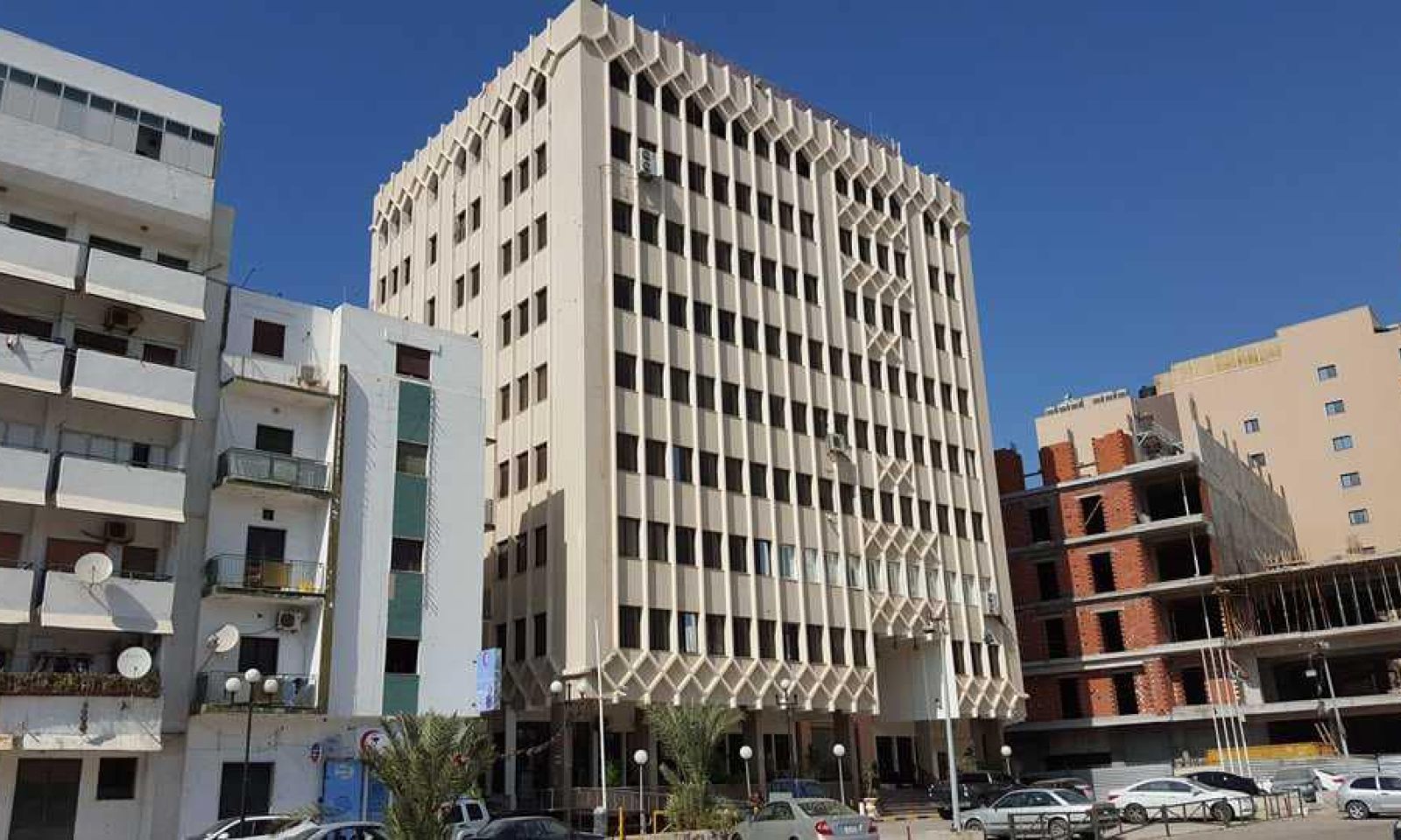 خاص.. مصدر بالديوان يكشف لصدى تفاصيل وأسباب إيقاف عدد من المسؤولين بالسفارة الليبية بإيطاليا