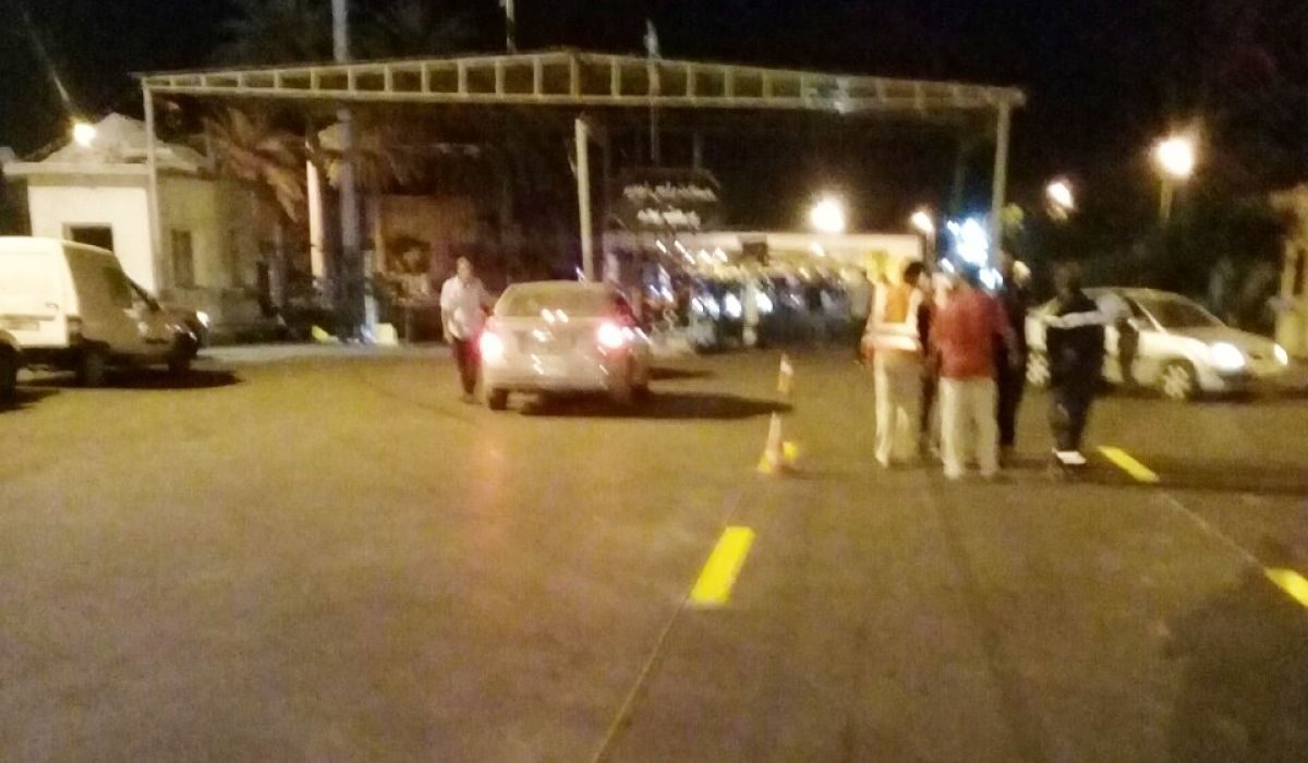 داخلية الوفاق تؤكد سير العمل بشكل طبيعي بمنفذ رأس جدير وتوفر الأمن