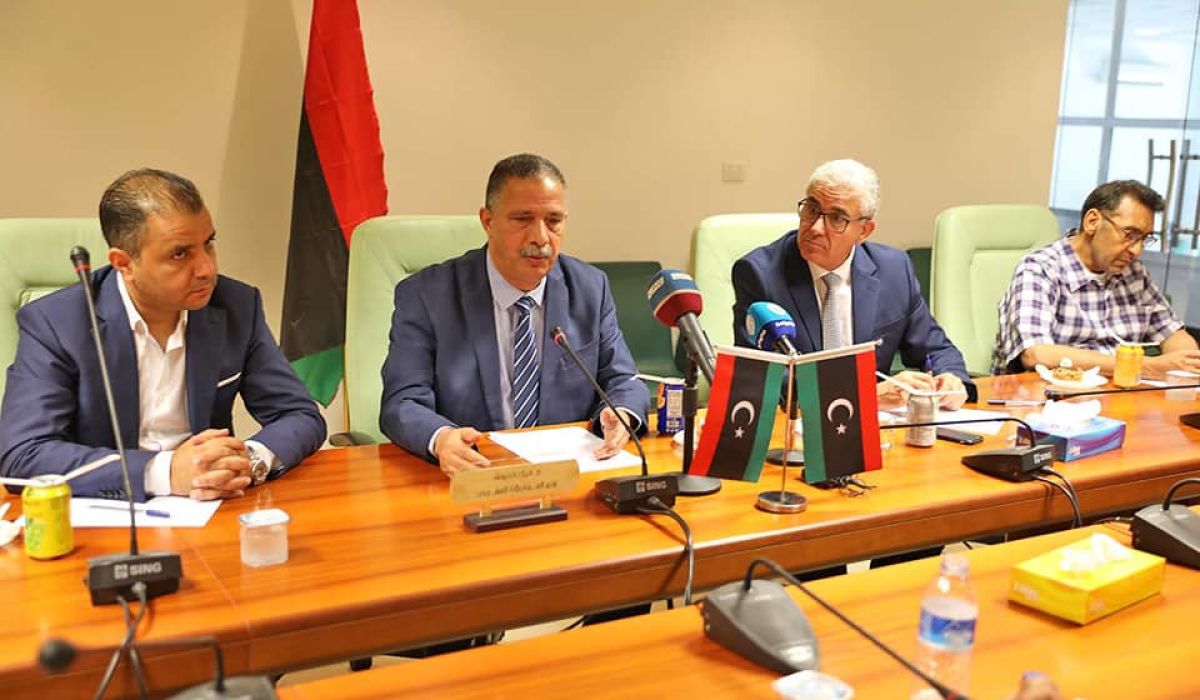 وزيرا الداخلية والمواصلات يناقشان الأوضاع بمطار معيتيقة الدولي