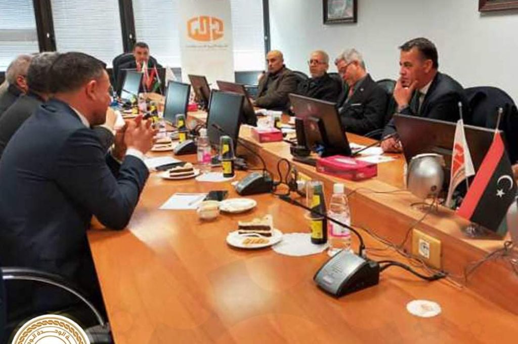 "حسني بي" يتحدث جدول المرتبات الموحد.. ويتساءل حيال قيمة الدينار