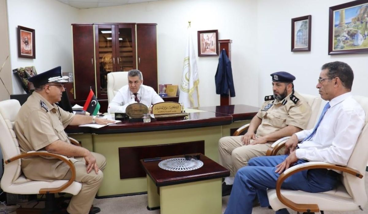 "المقريف" يبحث الإجراءات المالية لحرس المرافق التعليمية