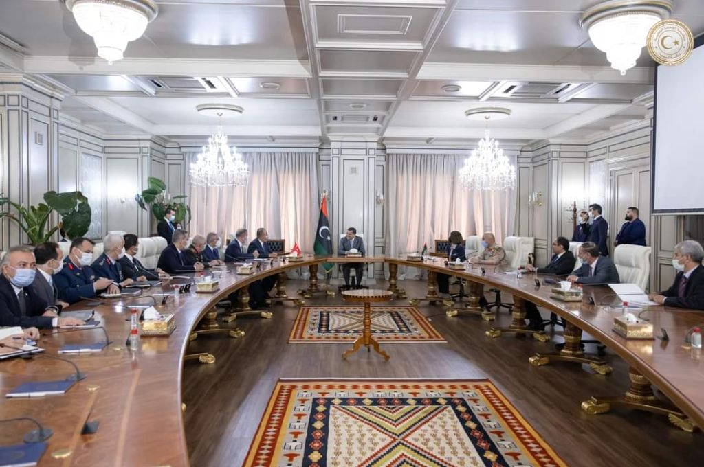رئيس المجلس الرئاسي يناقش مع وزير الخارجية التركي سبل تعزيز التعاون الاقتصادي