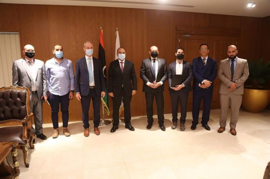 رئيس المجلس التسييري لبلدية بنغازي يجتمع مع نائب رئيس اللجنة الدولية للصليب الأحمر لمناقشة المشاريع التي تقوم بها اللجنة