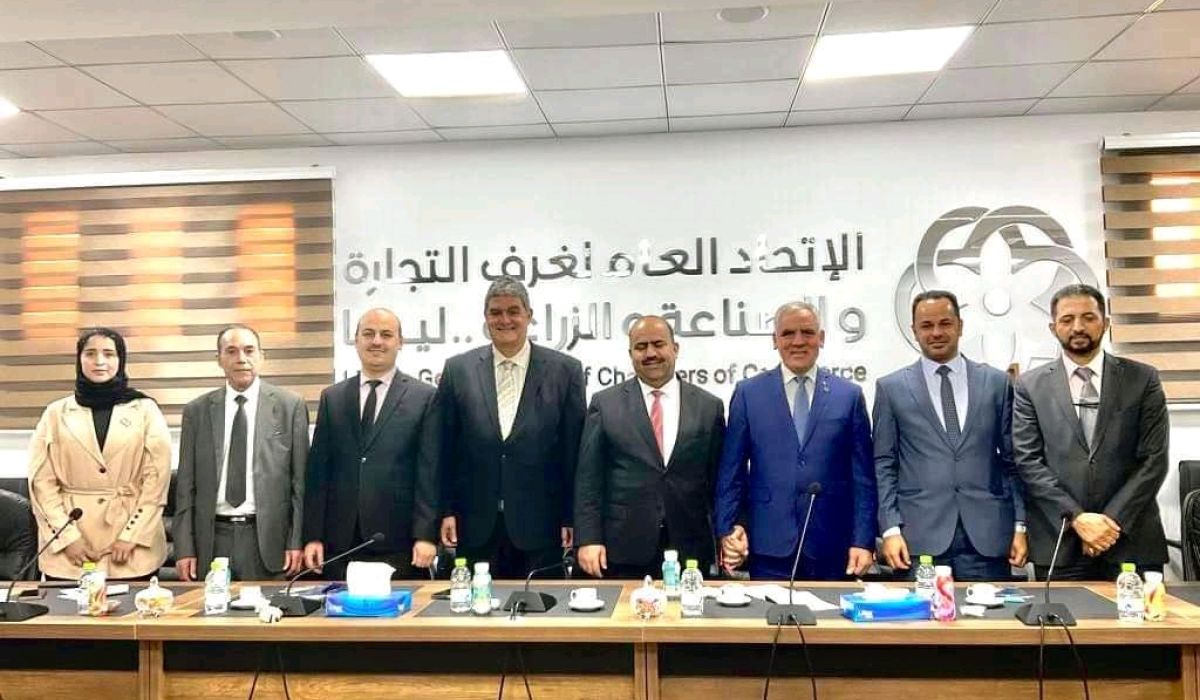 "الرعيض" يتابع مع السفير الجزائري الاجراءات المتعلقة بفتح معبر الدباب إلى جانب إمكانية تسيير خطوط شحن بحري بين البلدين