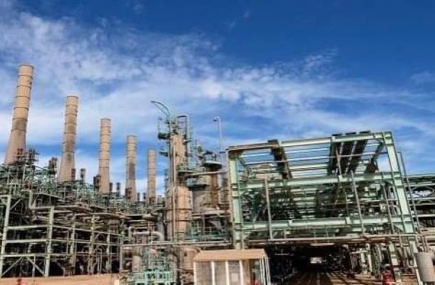 "بن قدارة" يتابع آخر مستجدات سير الإنتاج بشركة مليتة