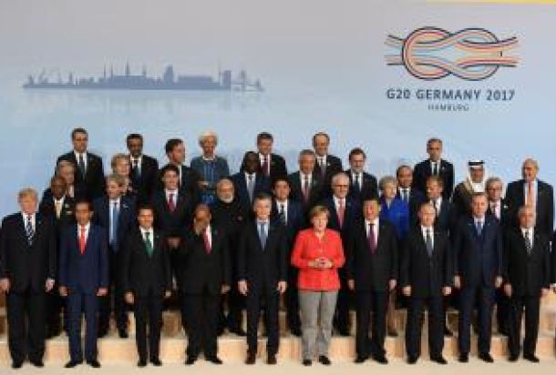 الدينار الليبي في مواجهة التغيرات