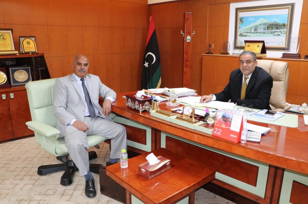 استكمال إجراءات الذمة المالية من قبل عدد من موظفي الدولة