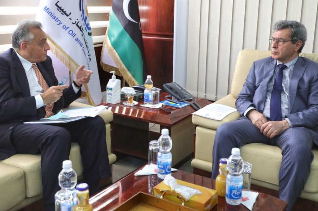 بعد تحدثه عن كفاءة المؤسسة والإشارة إليها..وزارة النفط تصدر بياناً لإستنكار ما ورد في حديث السفير الأمريكي لدى ليبيا