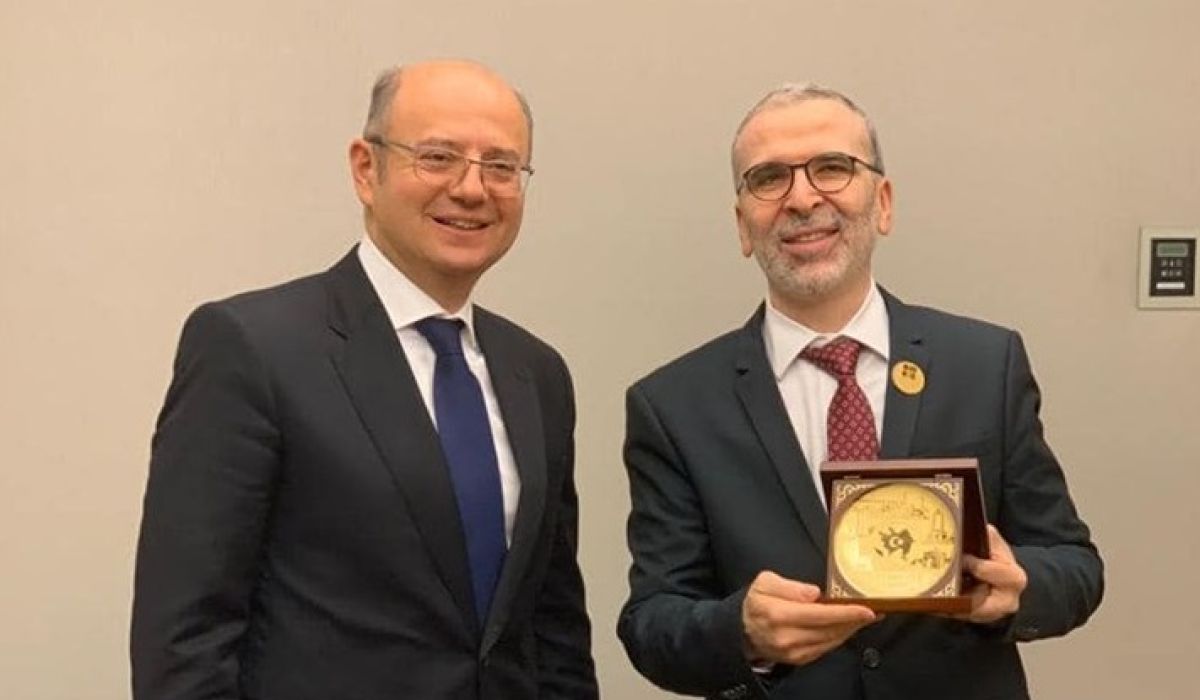 صنع الله يناقش مع وزير الطاقة الأذربيجاني سبل تعزيز التعاون في قطاع النفط والغاز