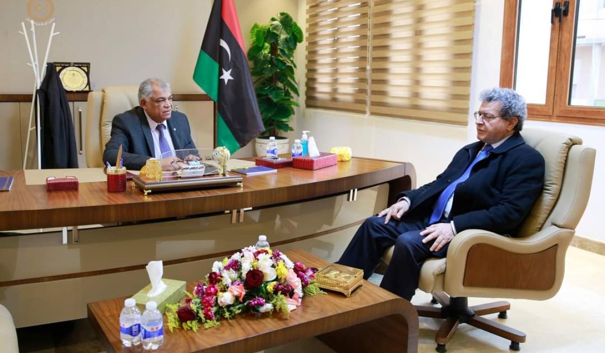 "القطراني" يناقش كيفية توقف الإنتاج بعدد من الحقول لدواعي أمنية قاهرة مع وزير النفط والغاز