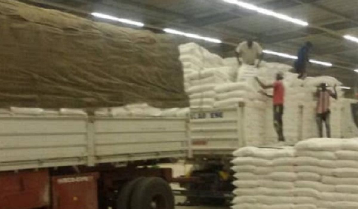 صندوق موازنة الأسعار بالمنطقة الشرقية يرسل شحنة دقيق لمدينتيْ الزنتان والرجبان