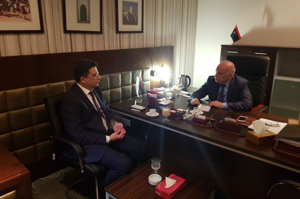 عميد بلدية غات يكلف مهندسين لإعداد دراسة حول الطرق الرئيسية بالبلدية