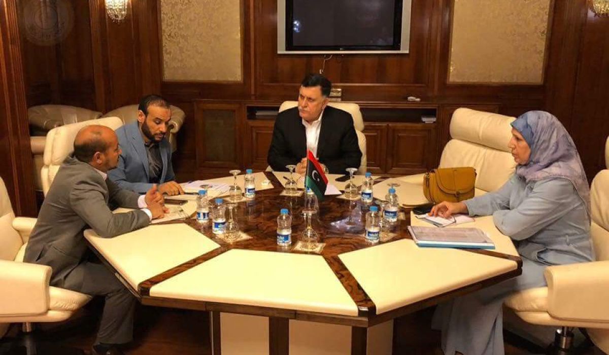 السراج يناقش امكانية توفير الاحتياجات العاجلة من الادوية بالتنسيق مع لجنة الشراء المحلي 