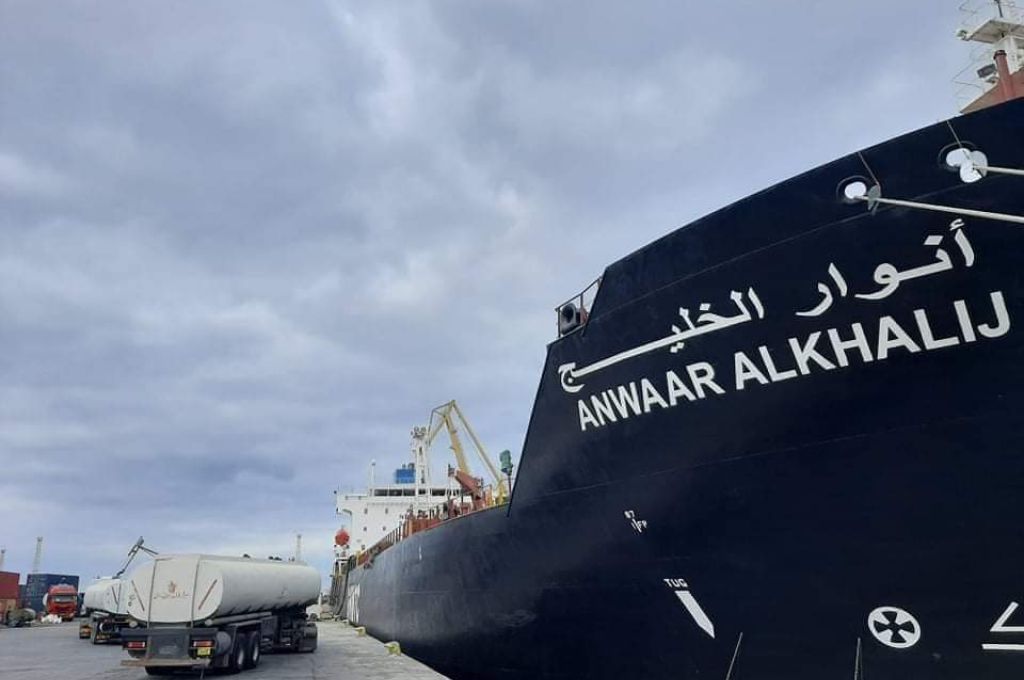 معيتيق يبحث مع عدد من المسؤولين توحيد قطاع المواصلات