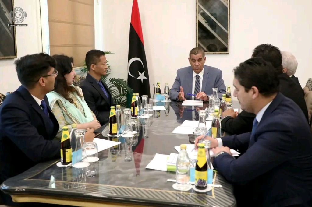 "ابوزهوة" يناقش تحسين مستوى شبكة الكهرباء