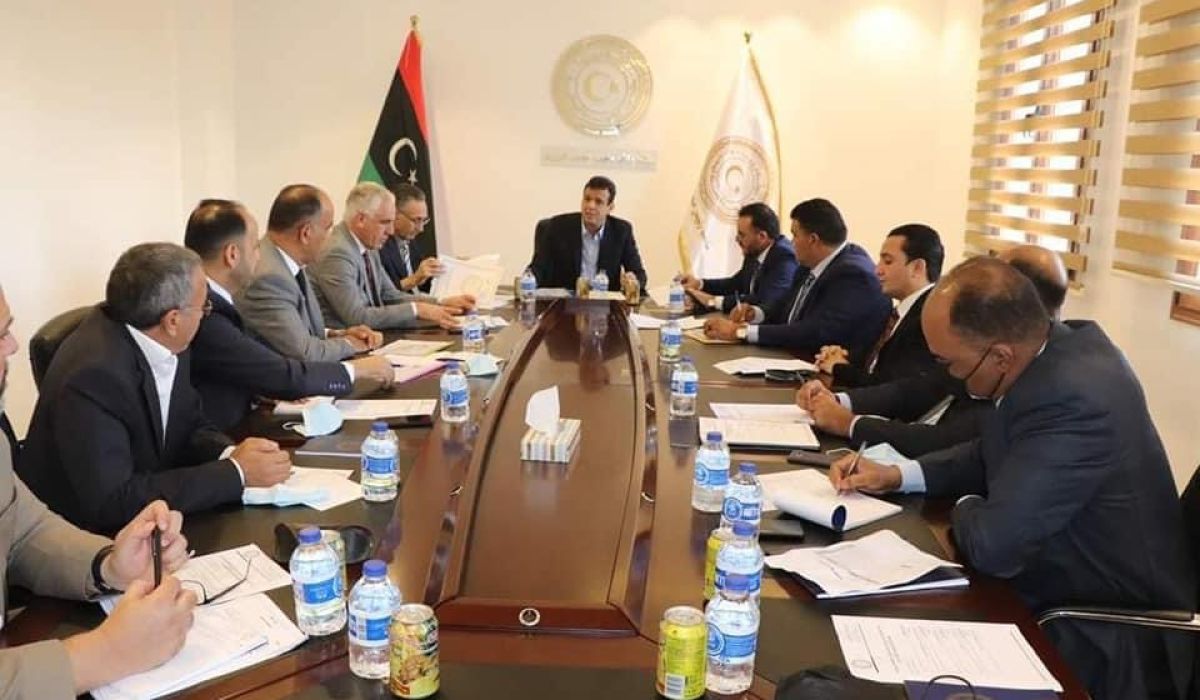 نائب رئيس الحكومة يناقش مع الاقتصاد والصناعة تجارة العبور وعدة مواضيع