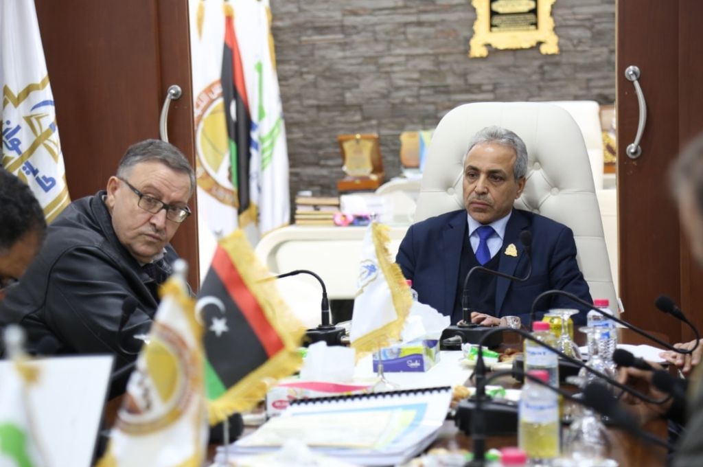 بلدي أوجلة يجتمع لحلحلة أزمة نقص غاز الطهي والدقيق بالمدينة