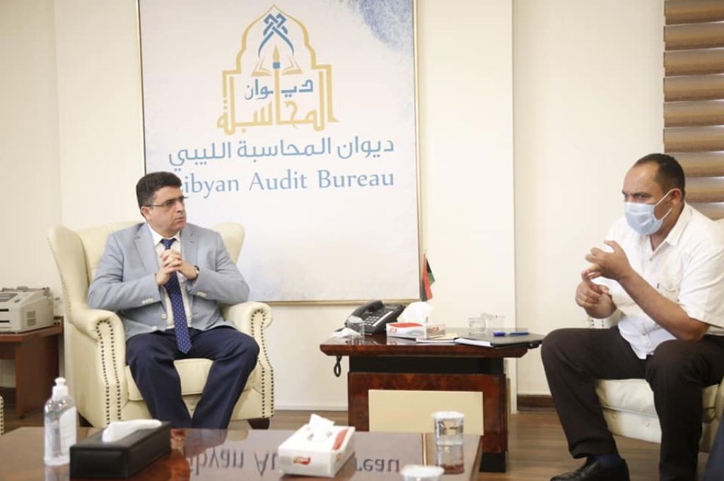 مصدر مصرفي : تغطية طلبات الأغراض الشخصية 10 آلاف دولار سيكون له أثر على استقرار سعر الصرف وانخفاضه بالسوق الموازي