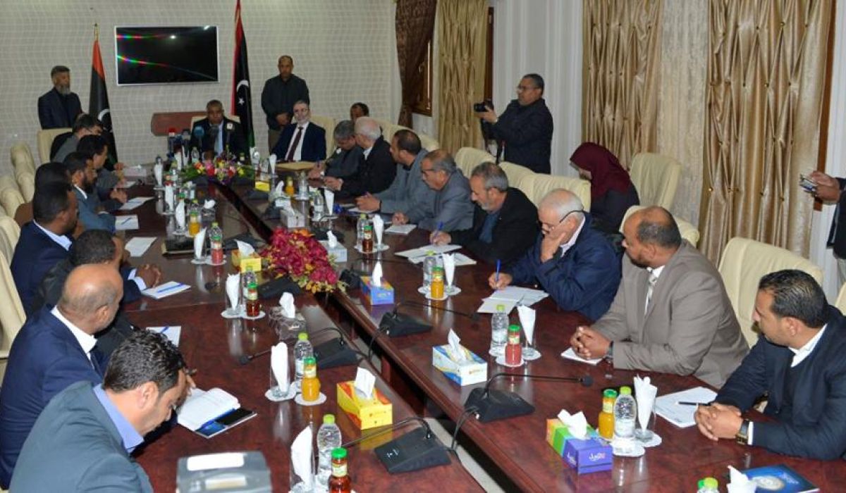 اجتماع على مستوى عدد من الوزارات والبلديات لإنهاء أزمة الوقود بالجنوب الليبي