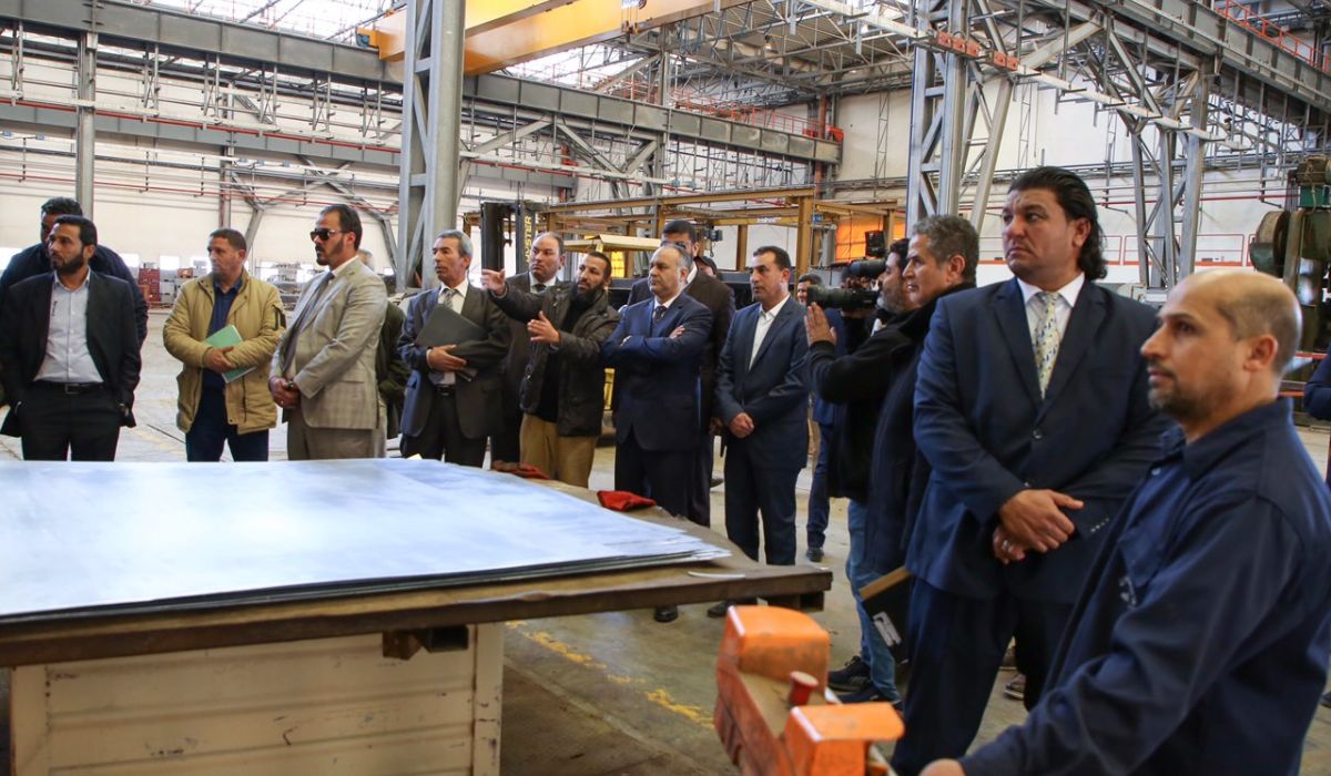 العيساوي يتفقد شركة الشاحنات و الحافلات ويناقش كيفية سداد ديونها