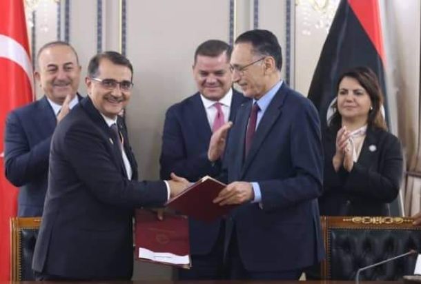 صحيفة إيطالية: بريداً إلكترونياً يكشف عن غاية الغرب من مقتل القذافي