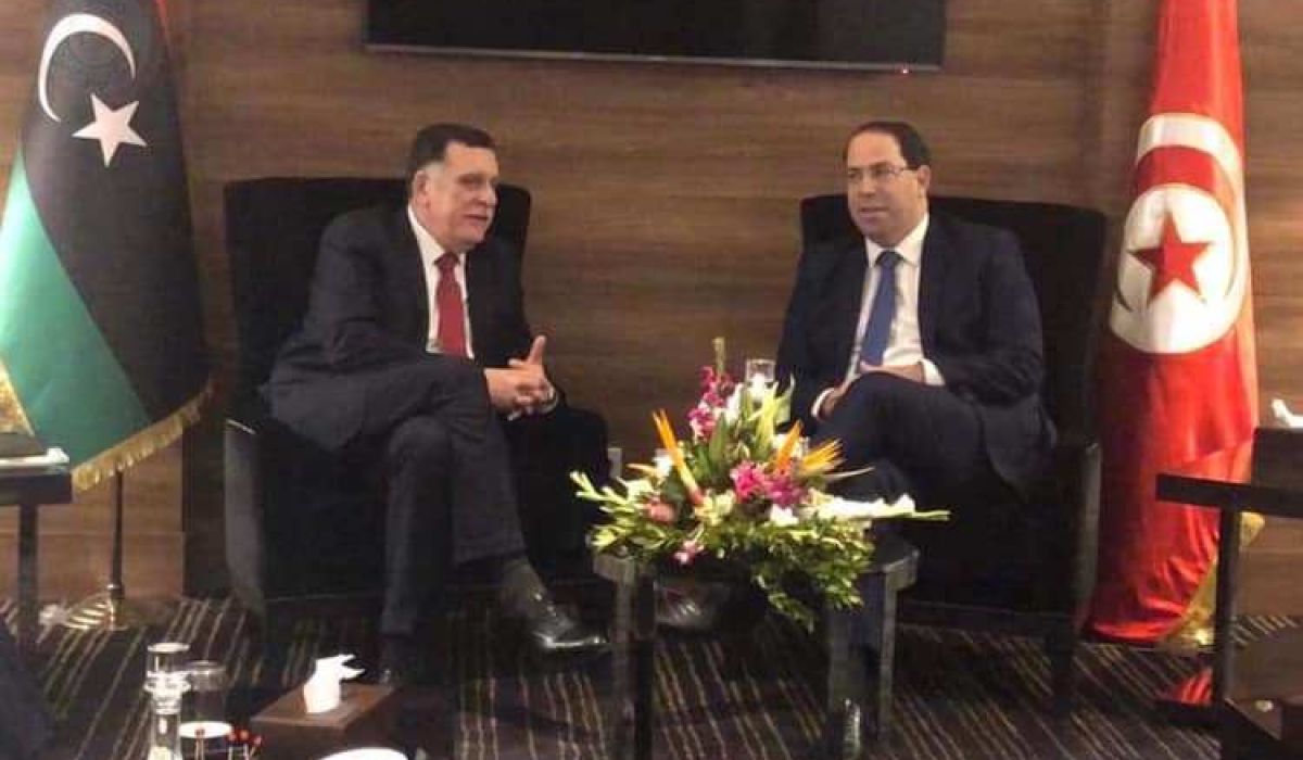 السراج يناقش مع رئيس الوزراء التونسي سبل العمل على عودة رحلات الخطوط الجوية التونسية للمطارات الليبية