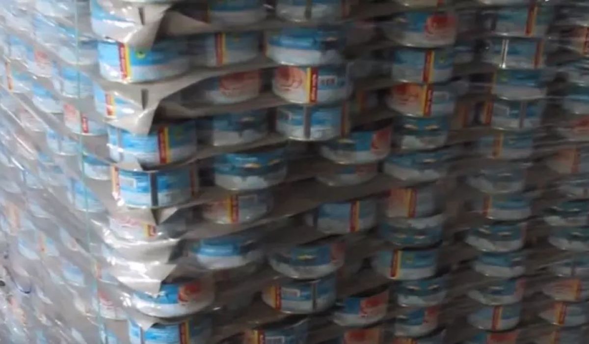 مكافحة التهريب بصبراتة تضبط 20 شاحنة محملة بثلاثة ملايين علبة تونة فارغة موردة باعتماد