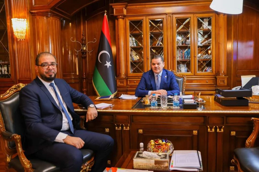 عدد من موظفي الجهات العامة يقدمون أوراقهم أمام هيئة مكافحة الفساد لغرض المشاركة في الانتخابات