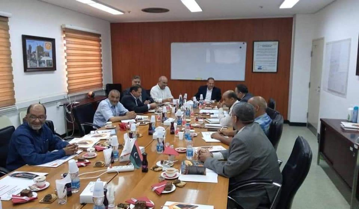 اجتماع لمناقشة آلية وضع خطة استراتيجية للاصحاح البيئي والتنمية المستدامة بقطاع الصناعة