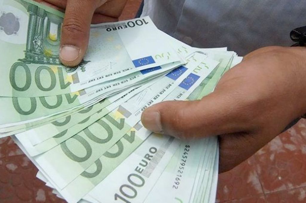 النائب العام يأمر حبس ضباط تابعين لجمارك ميناء مصراتة لتورطهم في واقعة اختلاس مبلغ مالي من حسابات الضمانات الجمركية