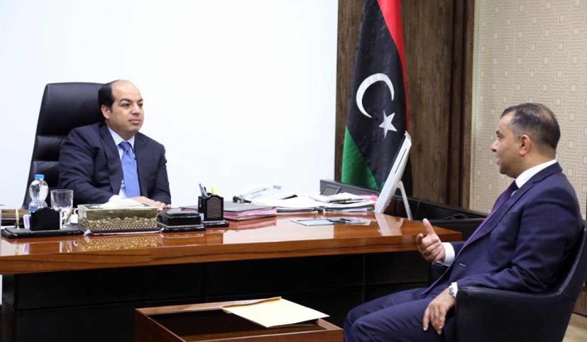 معيتيق يبحث مع وزير المواصلات الخطوات المتخذة لتطوير مطار معيتيقة