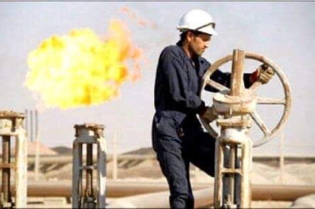 الاتحاد العام لعمال النفط والغاز يستنكر عدم إدراج قطاعهم ضمن الزيادات التي أقرها الدبيبة