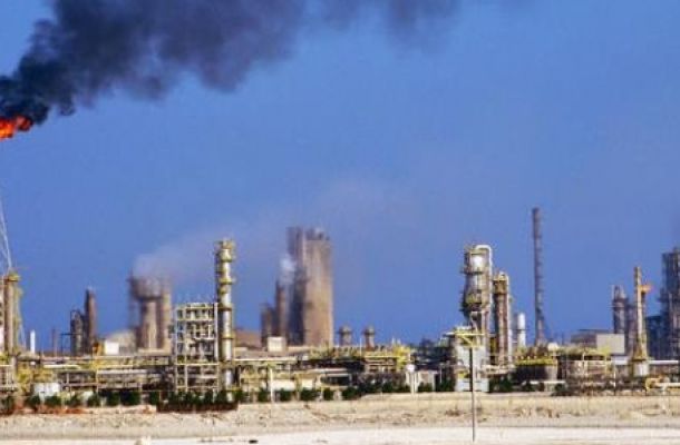 النفط يصل إلى أعلى مستوياته ، والمستثمرون في الانتظار