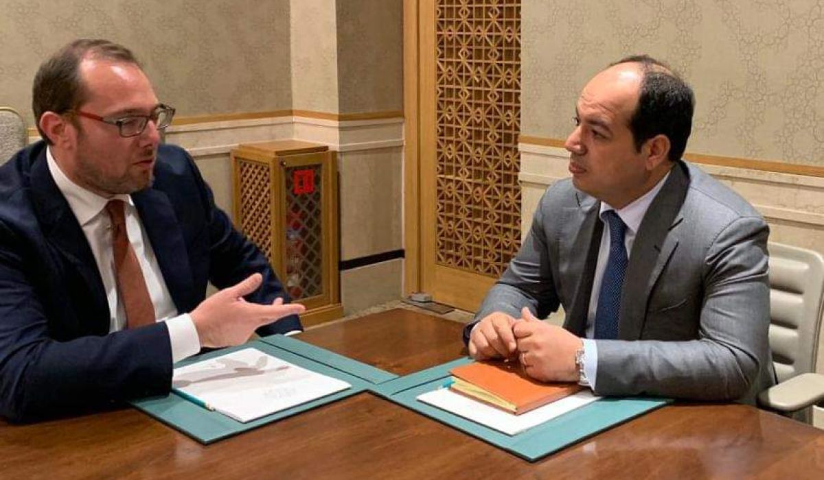 القائم بأعمال السفارة الأمريكية يشيد بخطوات برنامج الإصلاح الاقتصادي