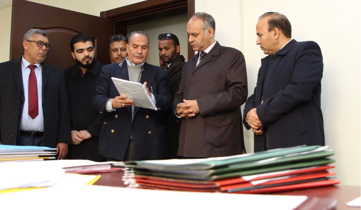 العيساوي في زيارة للسجل التجاري العام