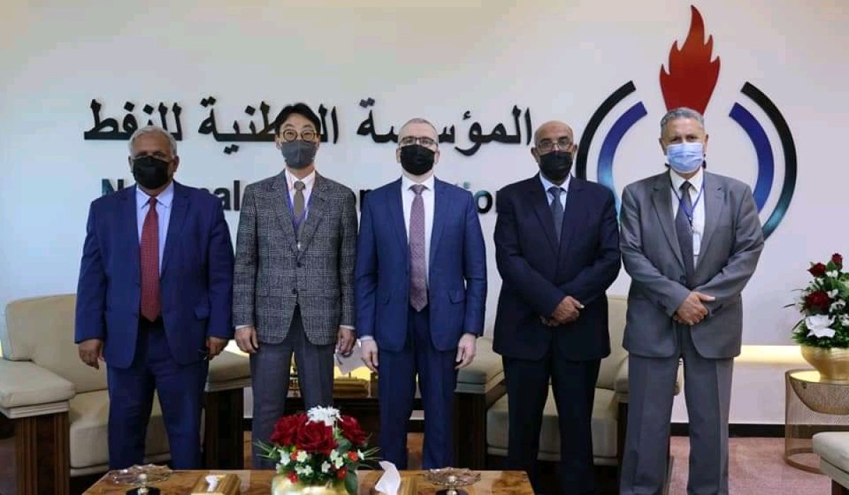 صنع الله يجتمع مع نائب رئيس قسم التسويق العالمي بشركة هونداي للهندسة والانشاءات