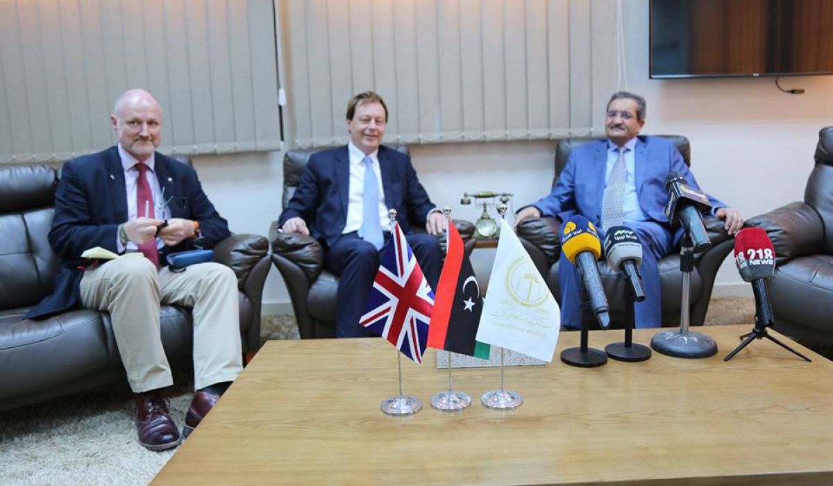 العبار والسفير البريطاني يبحثان آفاق التعاون