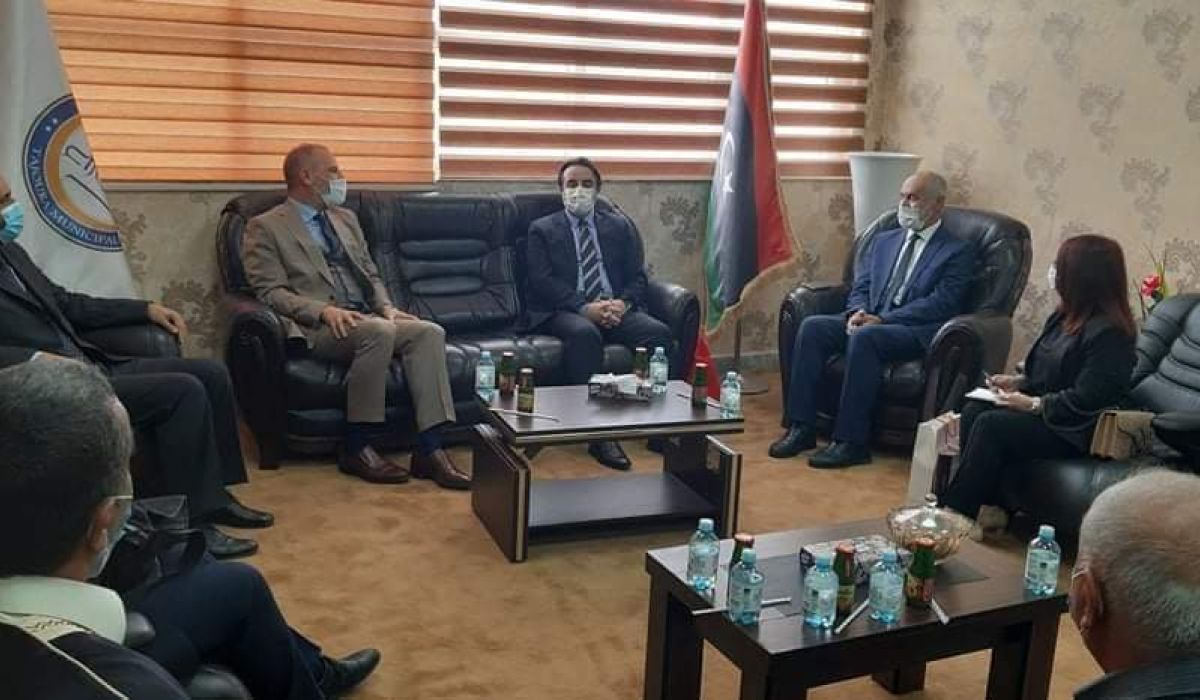 عميد تاجوراء يبحث إمكانية مساهمة المستثمرين الأتراك بمشاريع في البلدية