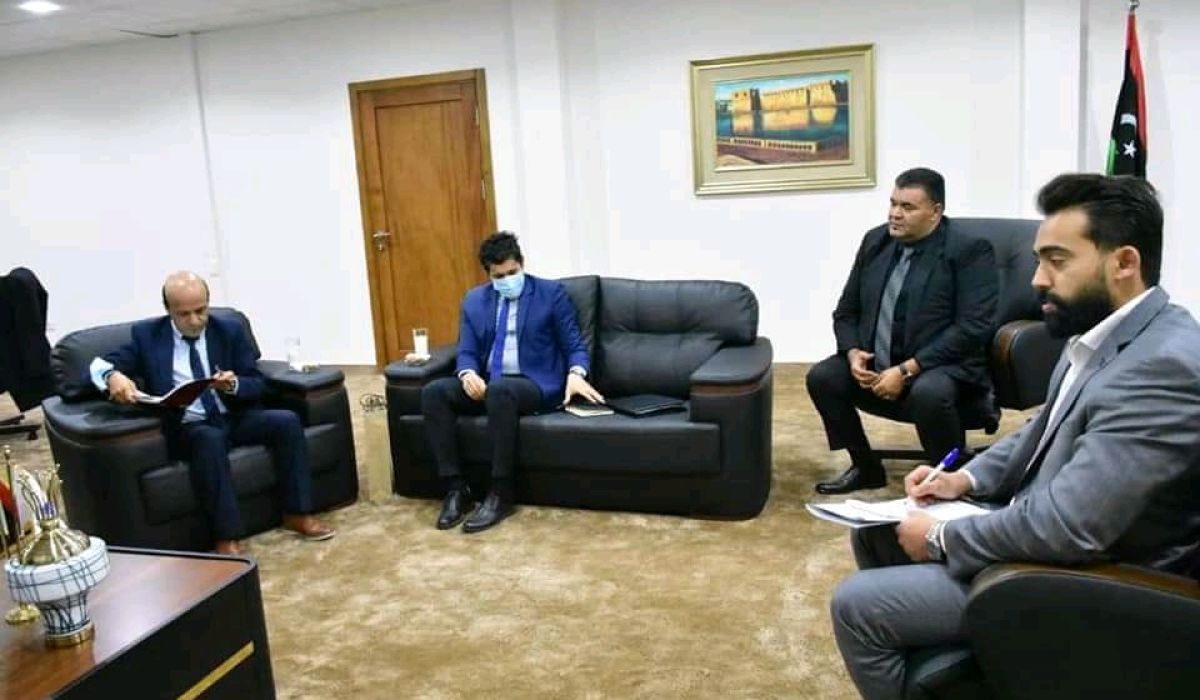 "اللموشي" يبحث سُبل التعاون مع السفير التونسي في عددٍ من المجالات المهمة كالتنمية المستدامة وتدفق الاستثمار التونسي داخل ليبيا