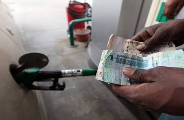 خاص.. المركزي يبدأ في منح 400 مليون دولار للاعتمادات ويستعد لتسوية 1.5 مليار مطلع نوفمبر، و400 مليون للأغراض الشخصية وبطاقات التجار