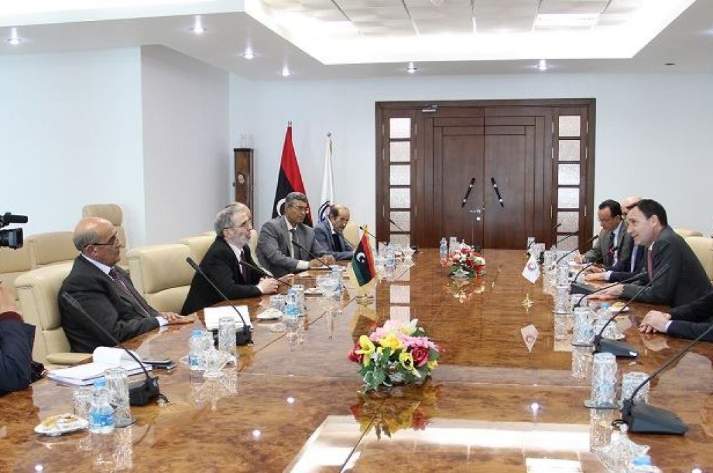 بلدية أوجلة تستضيف ندوة علمية حول دور الطاقات المتجددة في مكافحة التصحر والهجرة