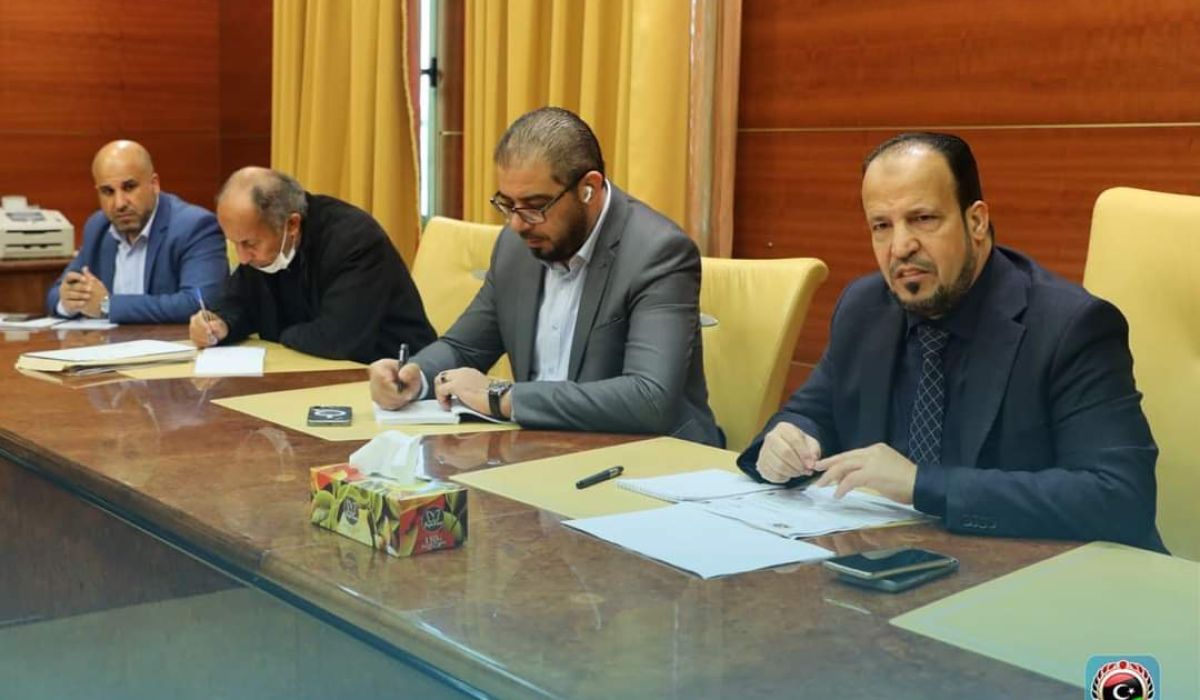 "الزناتي" يبحث مع لجنة الممارسة بالعطاء العام حلحلة مشكلة نقص بنود الإمداد الطبي وتغطية احتياجات القطاع الصحي