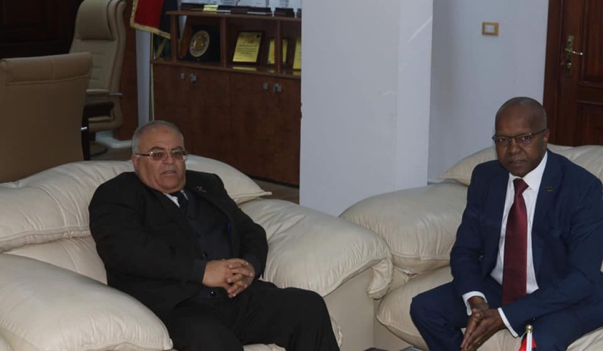 وزير العمل يناقش مع عميد بلدية الزاوية إشكاليات ملف الملاك الوظيفي