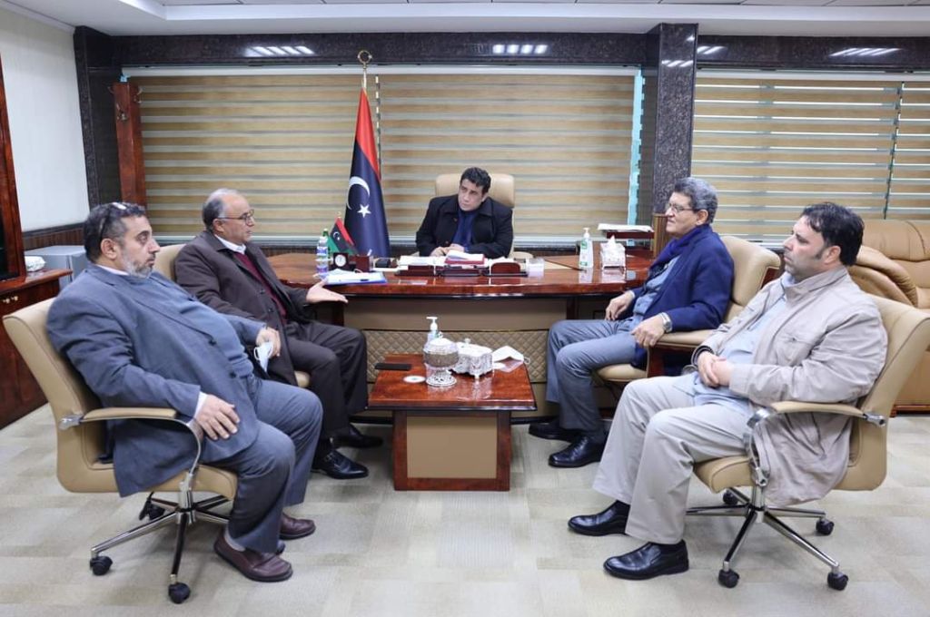 صيانة محطة تحلية المياه إلى جانب عدد من الطرق الرئيسية محور اجتماع الدبيبة مع عضوي مجلس النواب عن مدينة طبرق