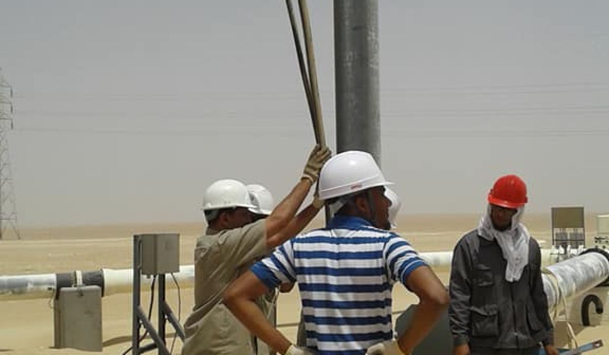 بدء عمليات إرساء المضخات بحقل آبار المياه بموقع السرير