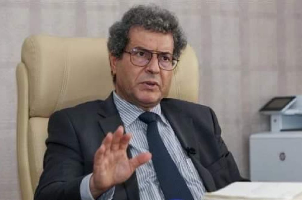 في لقاءٍ مع صدى .. عون يكشف عن مدى قانونية قرار "صنع الله "بإيقاف الإيرادات ورأي وزارته حول مستجدات إغلاق النفط الأخيرة